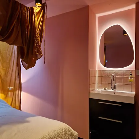 Flossy Bed & Boutique