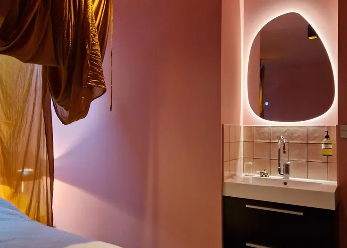 Flossy Bed & Boutique